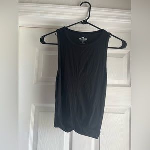Hollister crossed tank